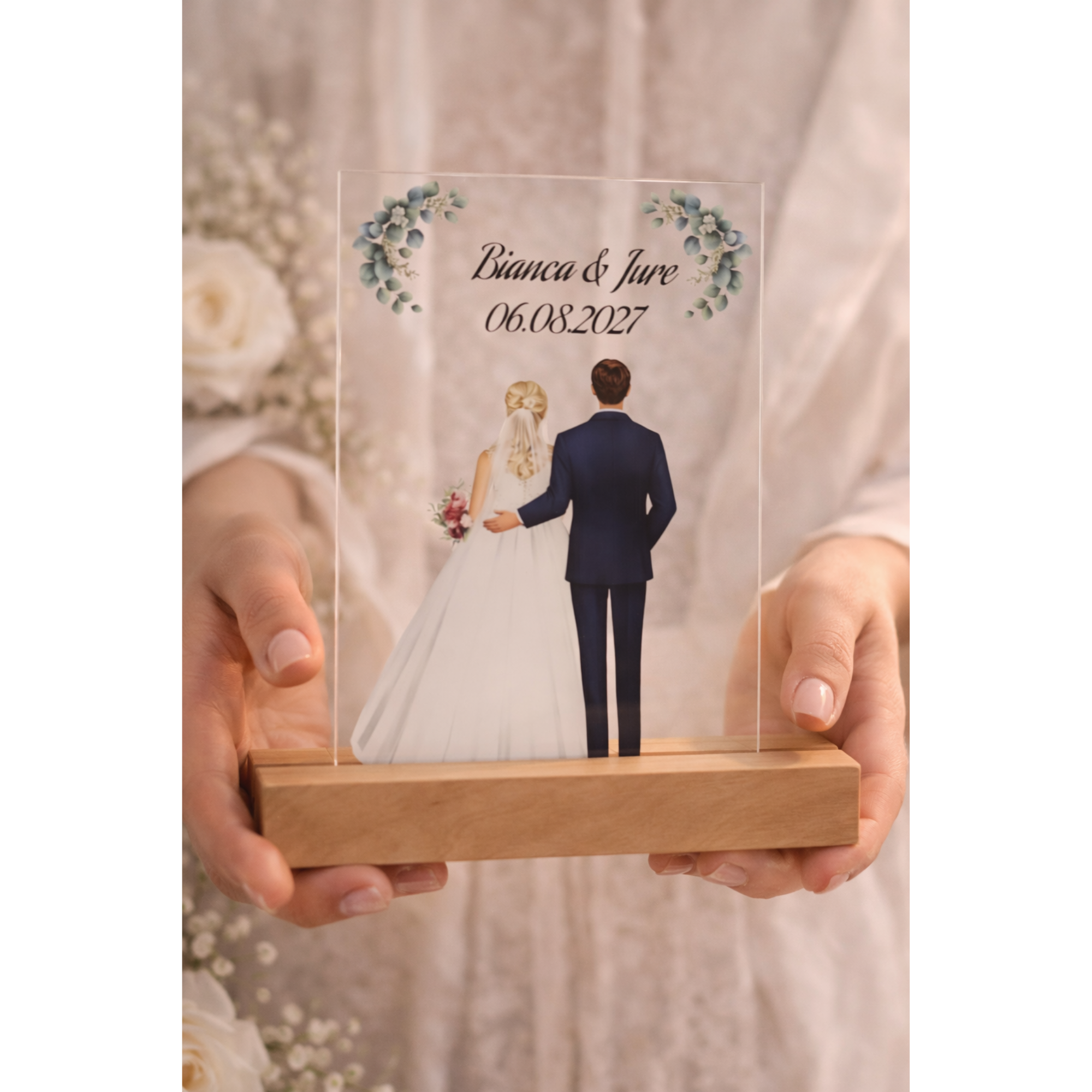 Brautpaar Geschenk personalisiert – Plexiglas Schild mit UV Druck auf Holzleiste – Namen & Datum - Haarfarben wählbar – Bild 2